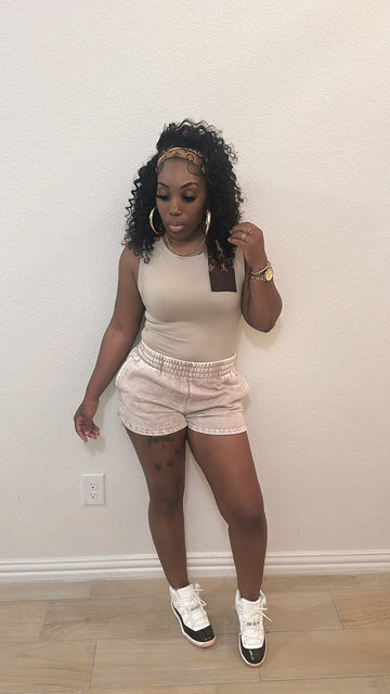 Lil Throw On Set