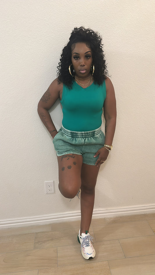 Lil Throw On Set